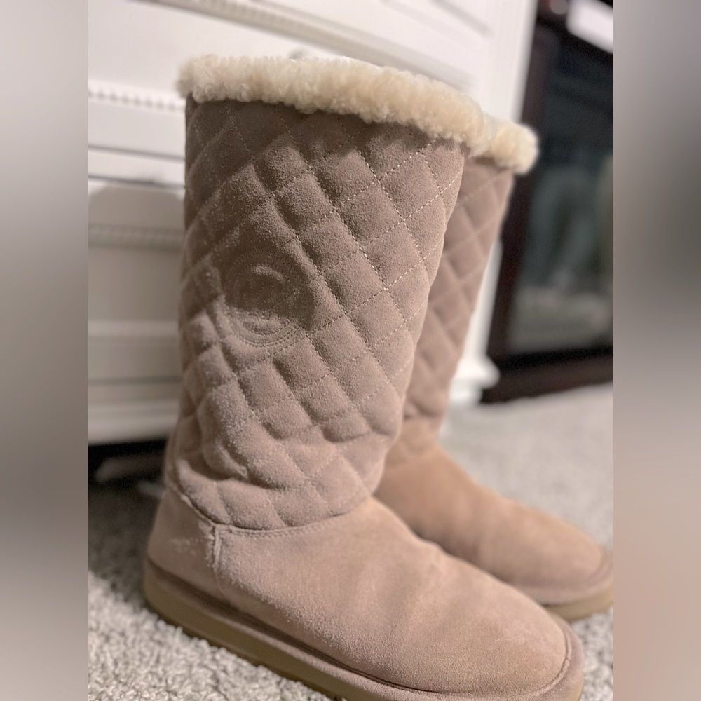 PRE-OWNED MICHAEL KORS WINTER BOOTS.